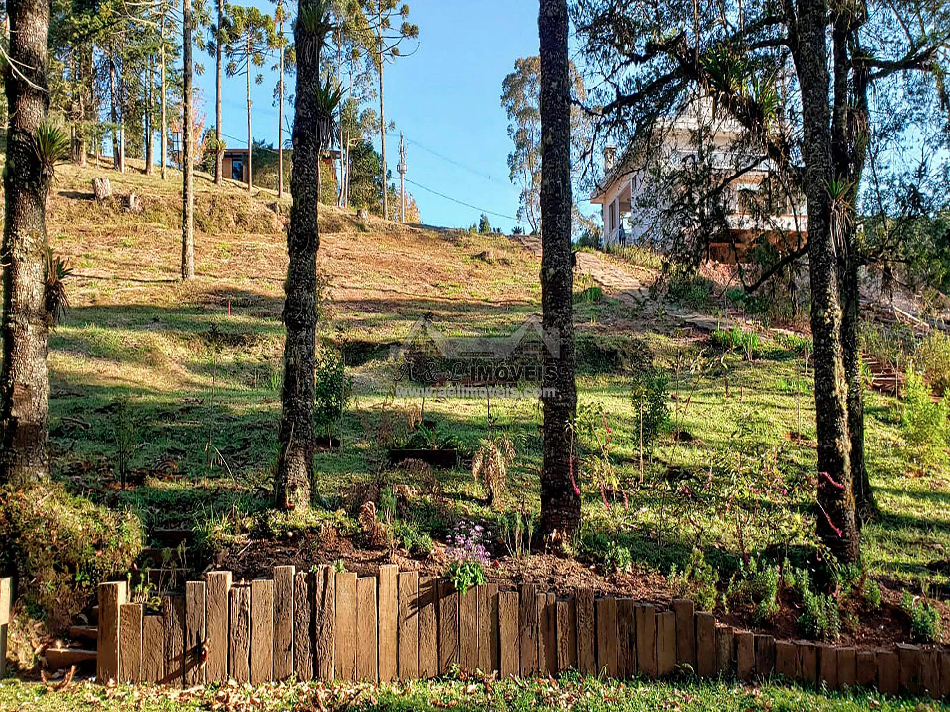 Imagem Terreno à venda em Campos do Jordão - Em loteamento de alto padrão