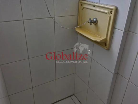Imagem Apartamento com 3 quartos, 1 suíte e duas vagas de garagem no coração da Pompeia, em Santos. Valor R$ 1.120.000,00.