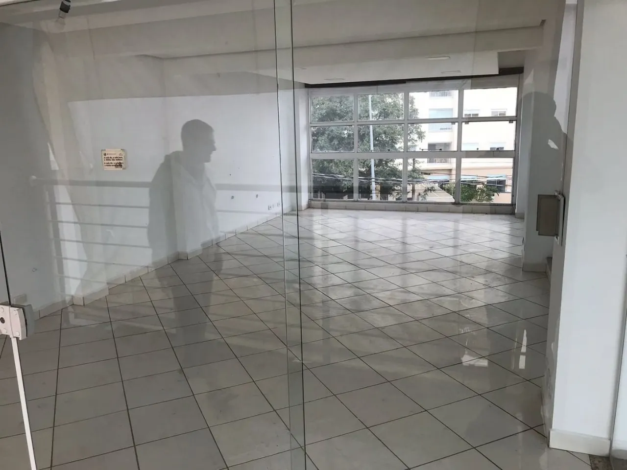 Imagem Oportunidade única: Salão Comercial de alto padrão no Jardim Europa, Sorocaba-SP - 4 salas, 9 banheiros, 8 vagas de garagem, 785,81 m².
