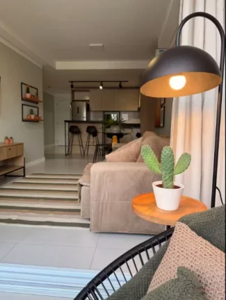 Imagem Descubra este moderno apartamento de aproximadamente 80 m², localizado no coração de Jurerê Lest...