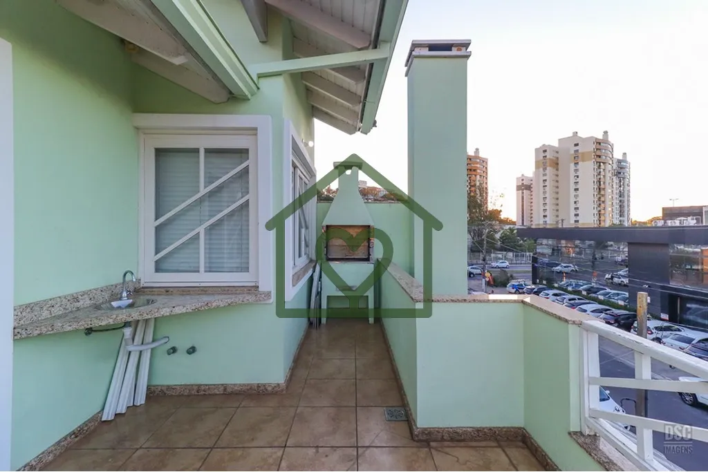 Imagem Descubra o luxo e conforto desta magnífica casa de 4 quartos e 6 banheiros, localizada na Tristeza....