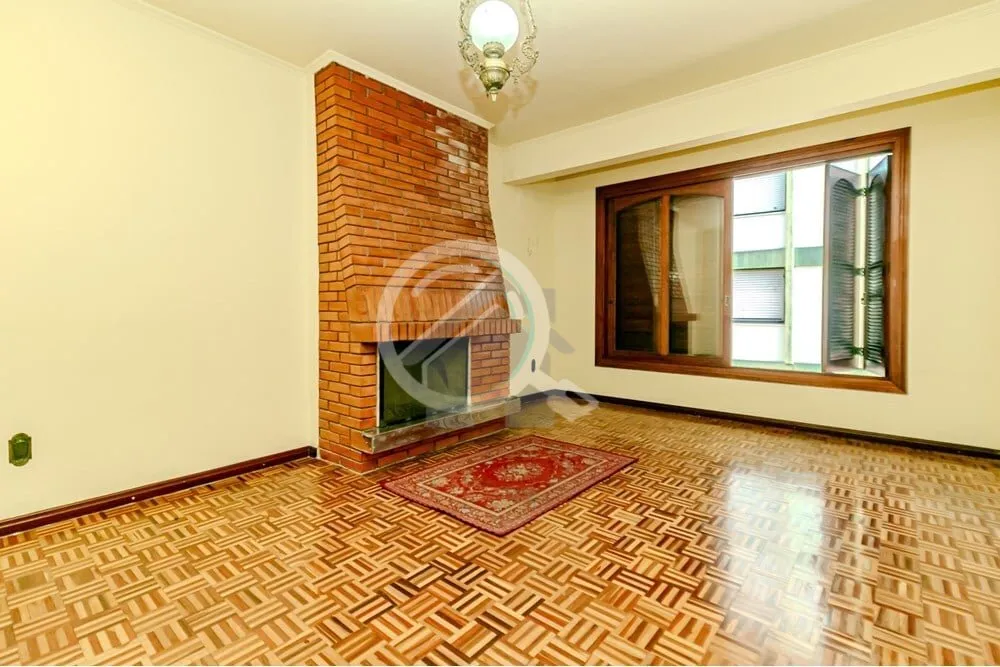 Imagem Casa com 243m2, desocupada, no bairro Menino Deus, 3 dormitórios (3 suítes), sacada, living, cozin...