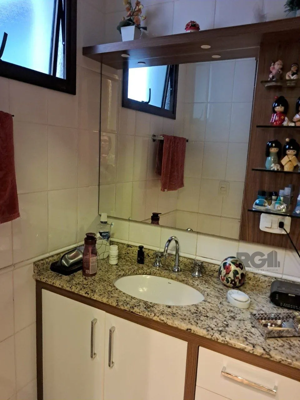 Imagem Apartamento de dois quartos, suíte e uma vaga de garagem no bairro Santana em Porto Alegre.