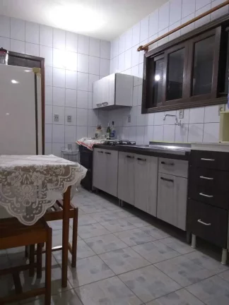 Imagem Casa com 2 dormitórios e 3 vagas de garagem no Centro de Porto Belo