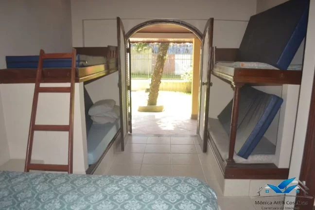 Imagem Livre para Ano Novo, de 2023 Casa de esquina na Praia das Toninhas com 3 suites e Churrasqueira.