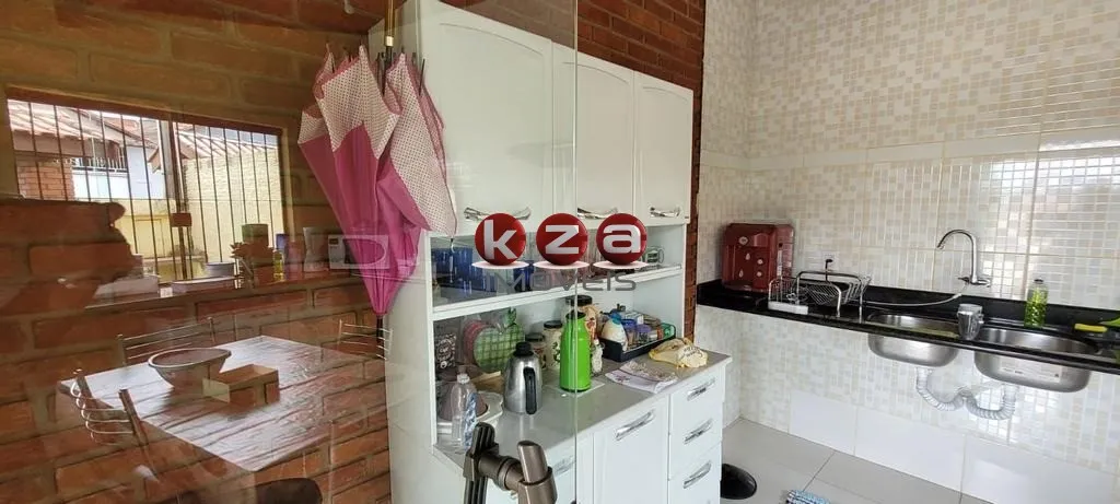 Imagem Imperdível oportunidade: Casa à venda em Vinhedo-SP, bairro Capela, 3 quartos, 1 suíte, 2 salas, 2 banheiros, 1 vaga garagem, 247 m².