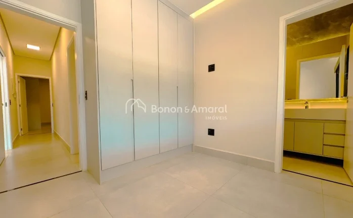 Imagem Maravilhosa casa térrea, acabamento de primeira, com 3 quartos sendo 3 suítes e a master com close...