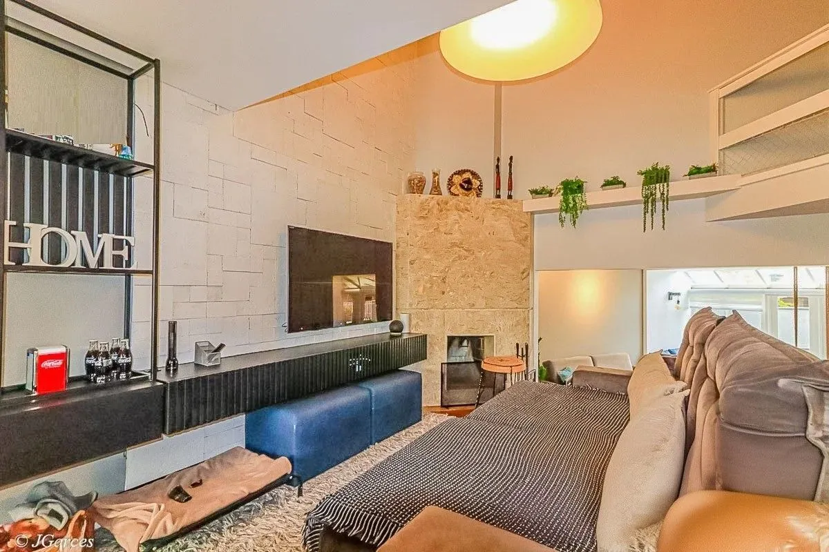 Imagem Casa em Condomínio à venda com 286m², 3 dormitórios, 1 suíte, 3 vagas, no bairro Jardim Isabel em Porto Alegre