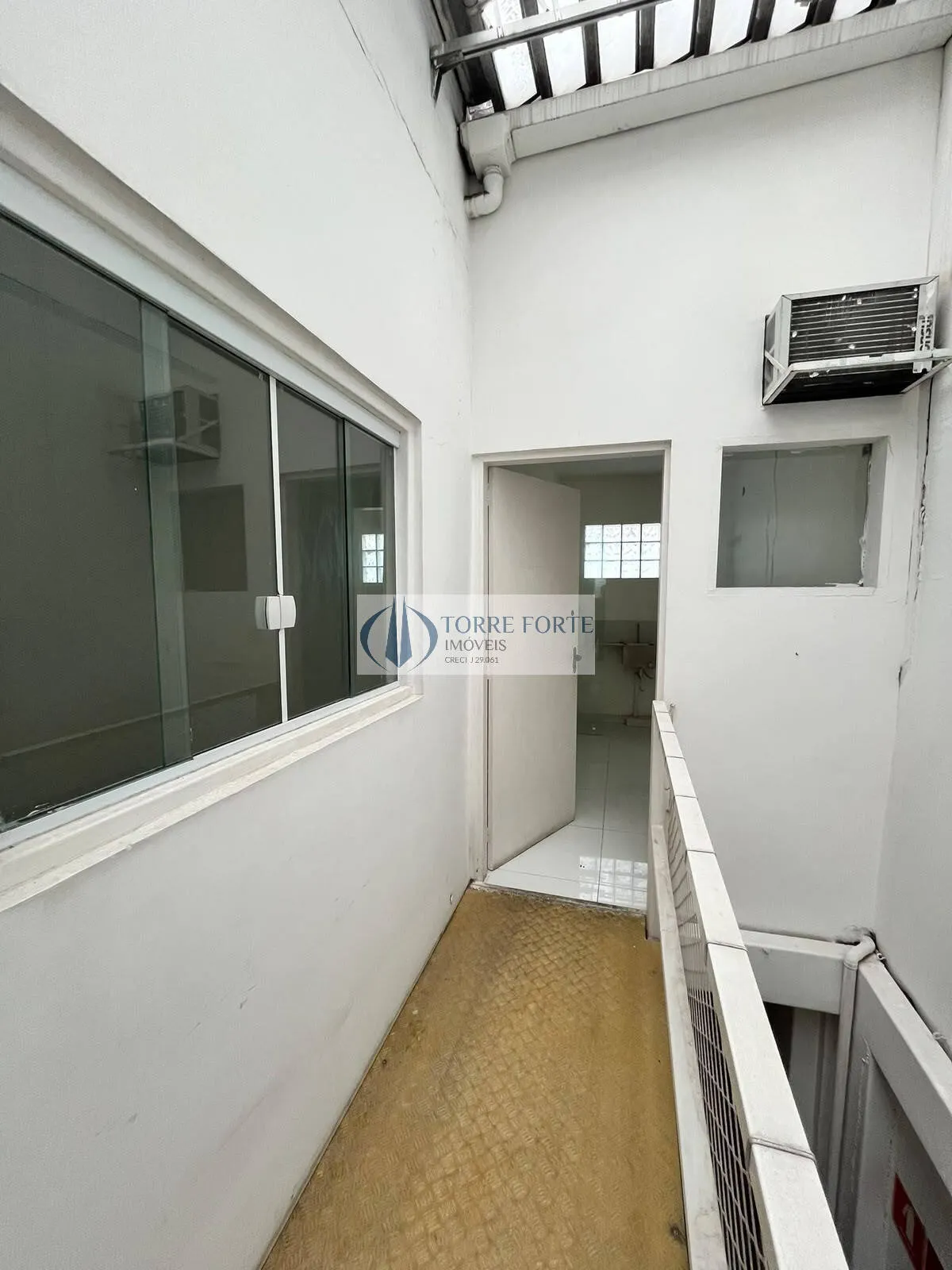 Imagem Ótimo sobrado com 180 m² com diversas salas bem localizado na Santa Cecilia