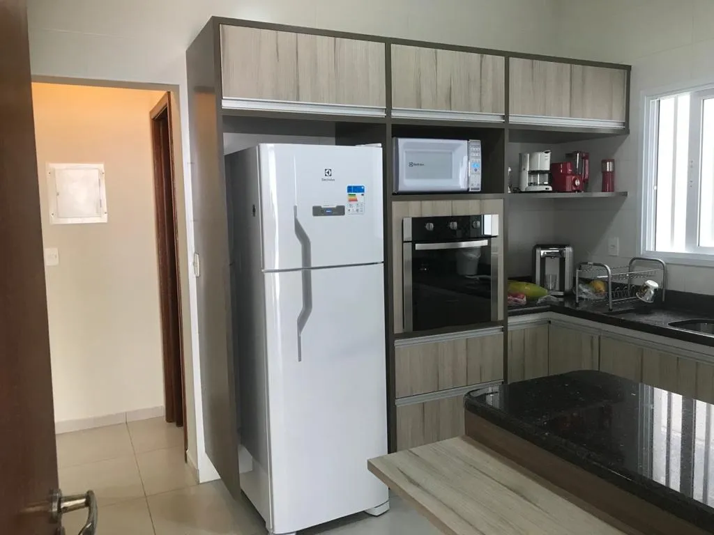 Imagem Lindo Sobrado no Bairro Jardim Karolyne com 235m².