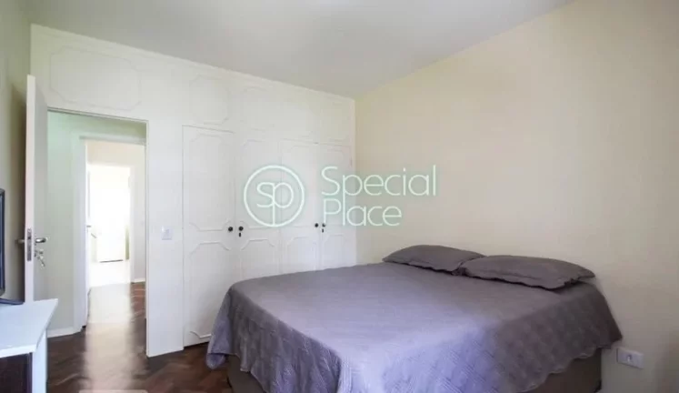 Imagem Excelente apartamento com cômodos amplos, arejados e claros. Localização excelente muito próximo...