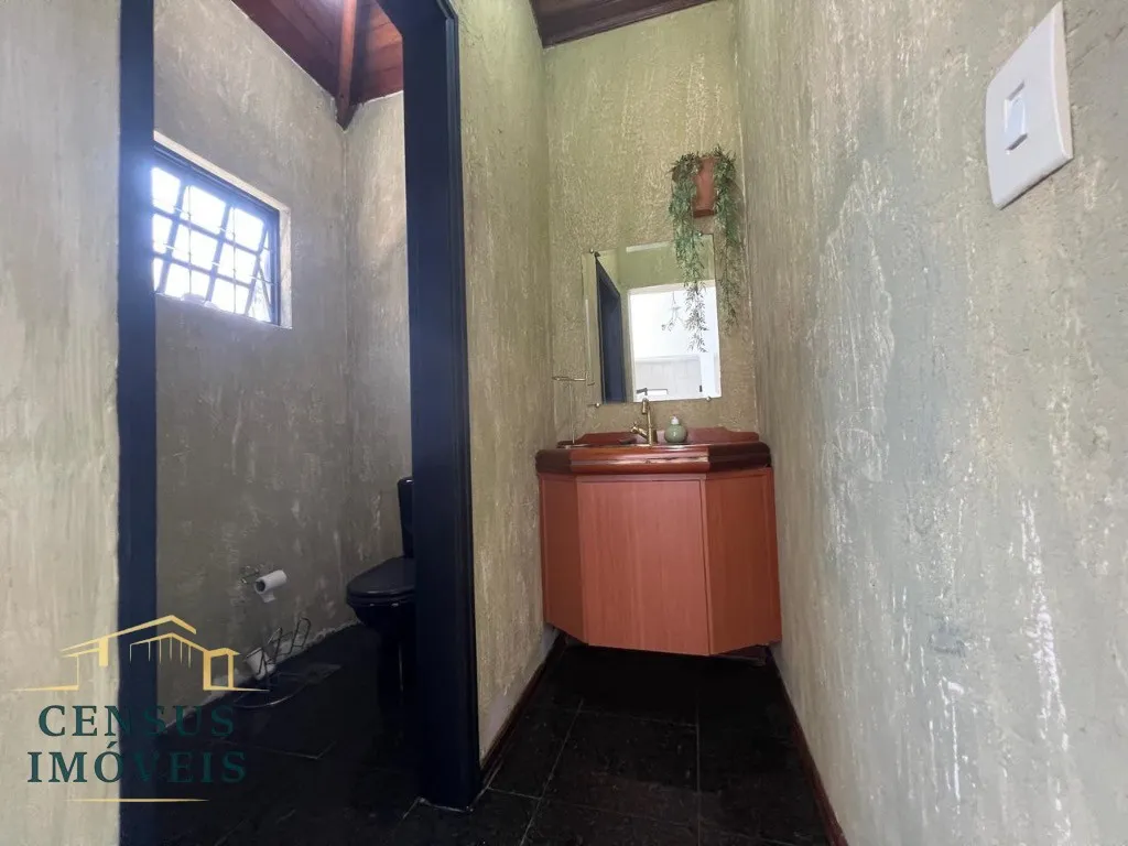 Foto do imóvel: Casa à venda em Vinhedo-SP, no bairro Altos do Morumbi: 3 quartos, 1 suíte, 3 salas, 4 banheiros, 6 vagas, 224 m². Confira agora! em Altos do Morumbi
