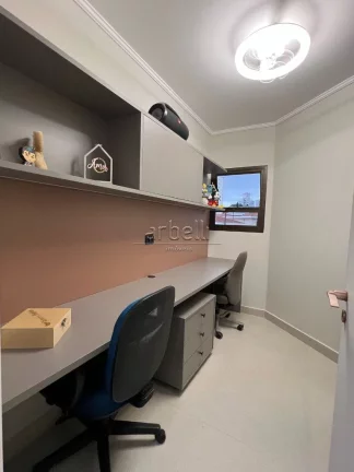 Imagem Apartamento com 190 M² com 3 dormitórios sendo os 3 suítes, 2 banheiros, sala, cozinha, varanda, ...