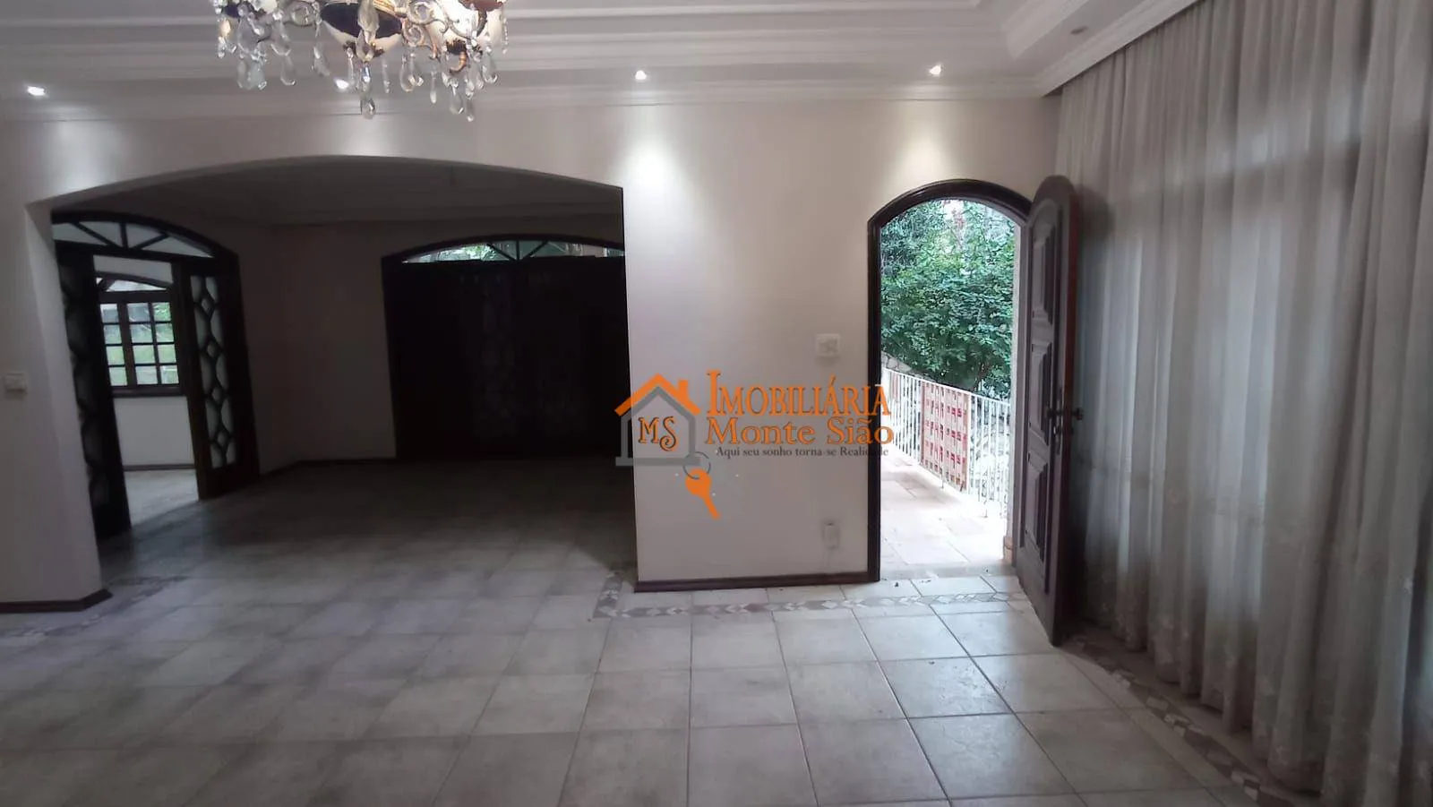 Imagem Sobrado com 5 dormitórios à venda, 570 m² por R$ 1.500.000,00 - Jardim Santa Mena - Guarulhos/SP