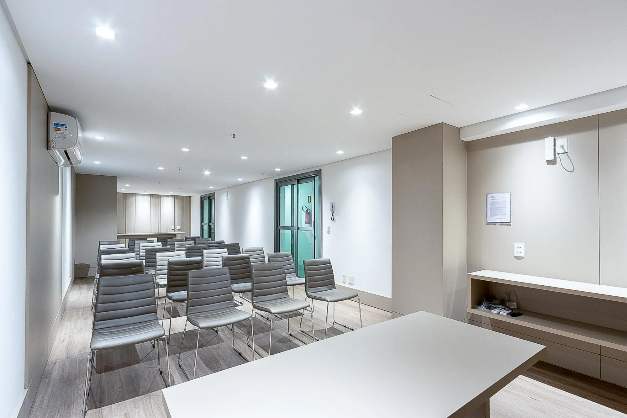 Imagem Conjunto/Sala para Venda - 118.74m², 0 dormitórios, São João