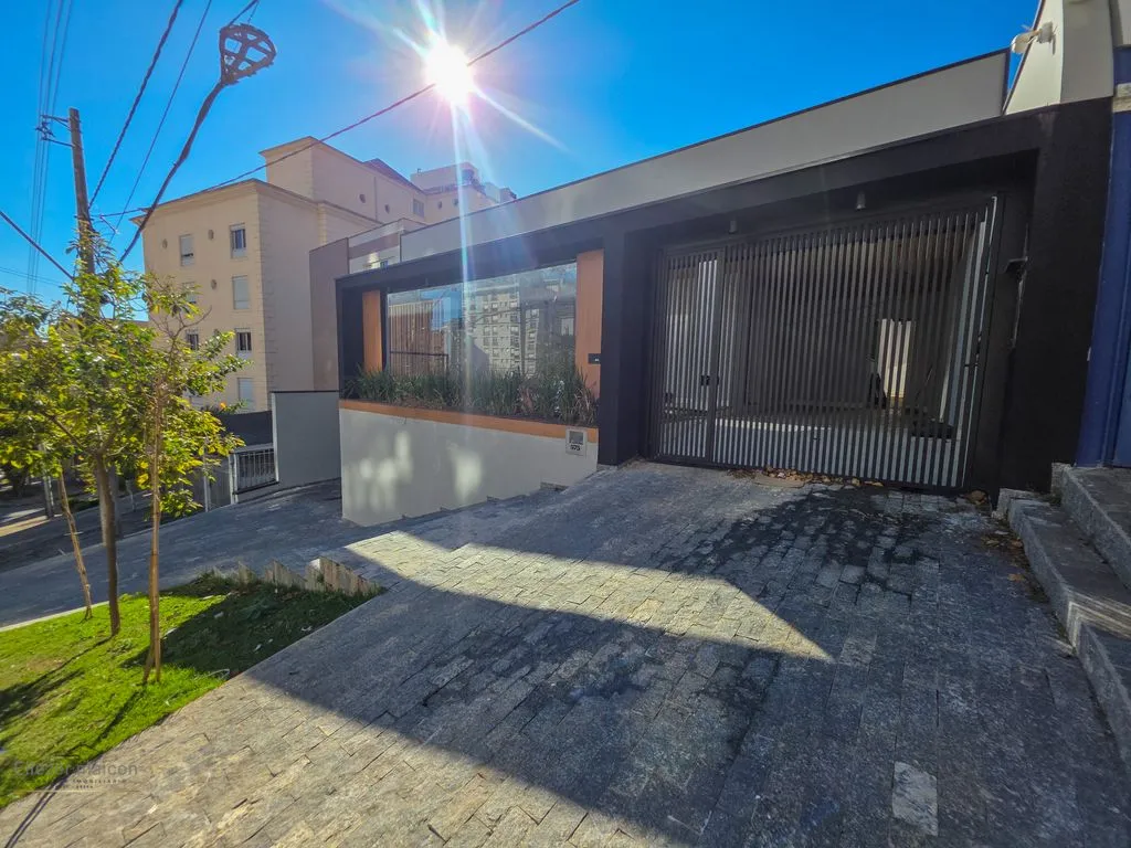 Imagem Casa a venda alto padrão com 3 suítes no bairro Centro em Poços de Caldas
