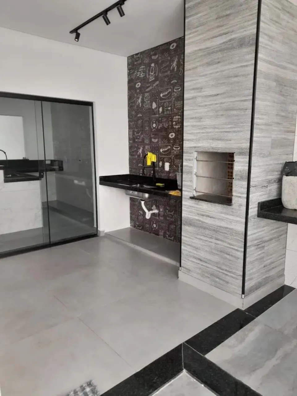 Imagem Casa em Condomínio à Venda em Sorocaba-SP, Bairro Horto Florestal: 3 Quartos, 1 Suíte, 1 Sala, 2 Banheiros, 2 Vagas, 110m².