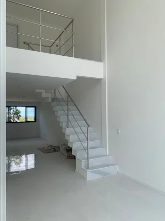 Imagem Casa Triplex com 3 quartos sendo uma suíte duas vagas de garagem área gourmet na Enseada Azul