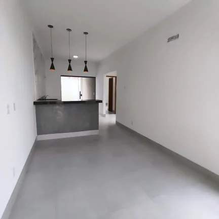 Imagem Casa De 2/4 Com Suite Om Quintal Grande E Otimo Acabamento No Parque Montreal