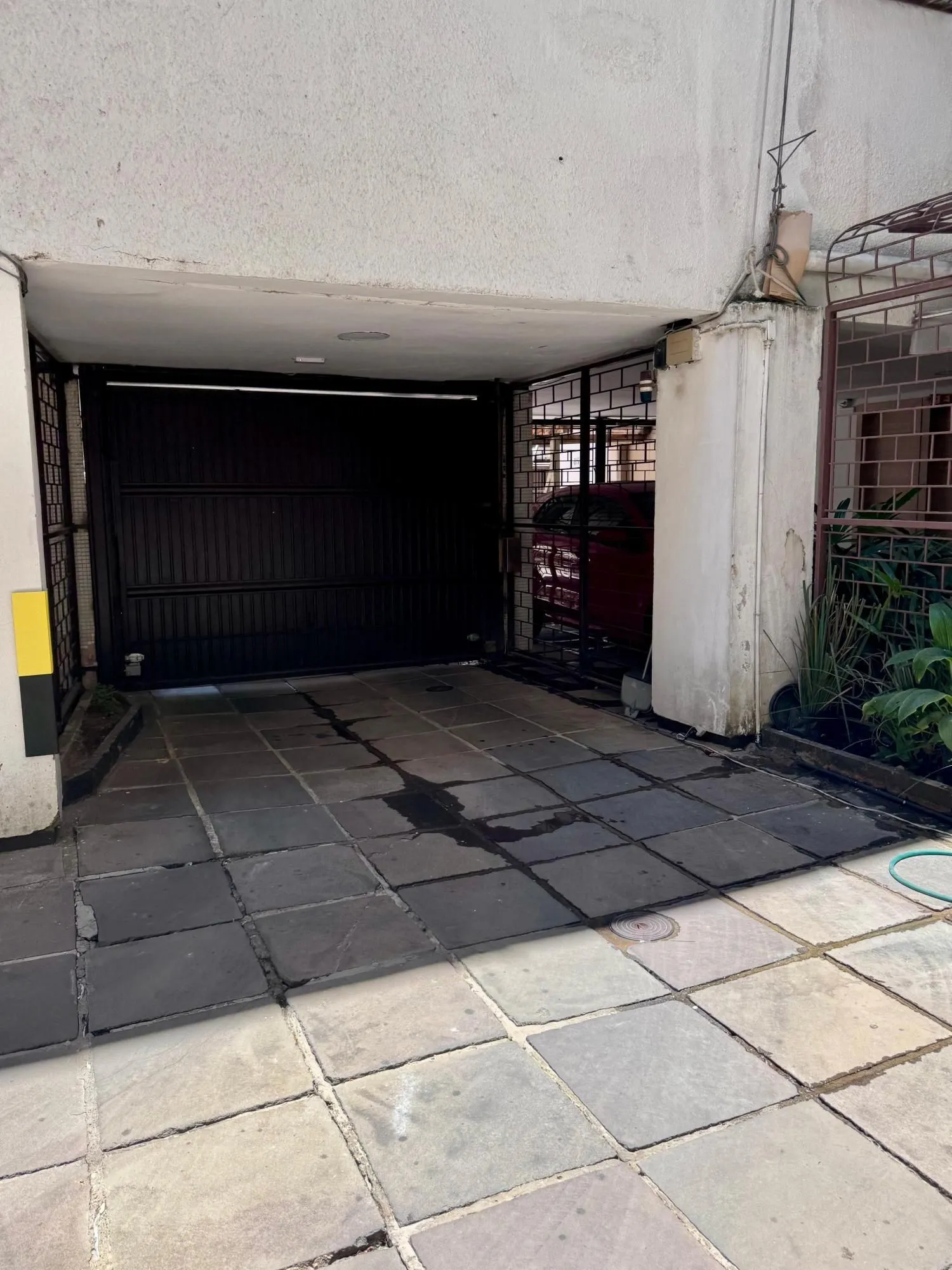 Imagem EXCELENTE APARTAMENTO À VENDA - TOTALMENTE REFORMADO E PRONTO PARA MORAR