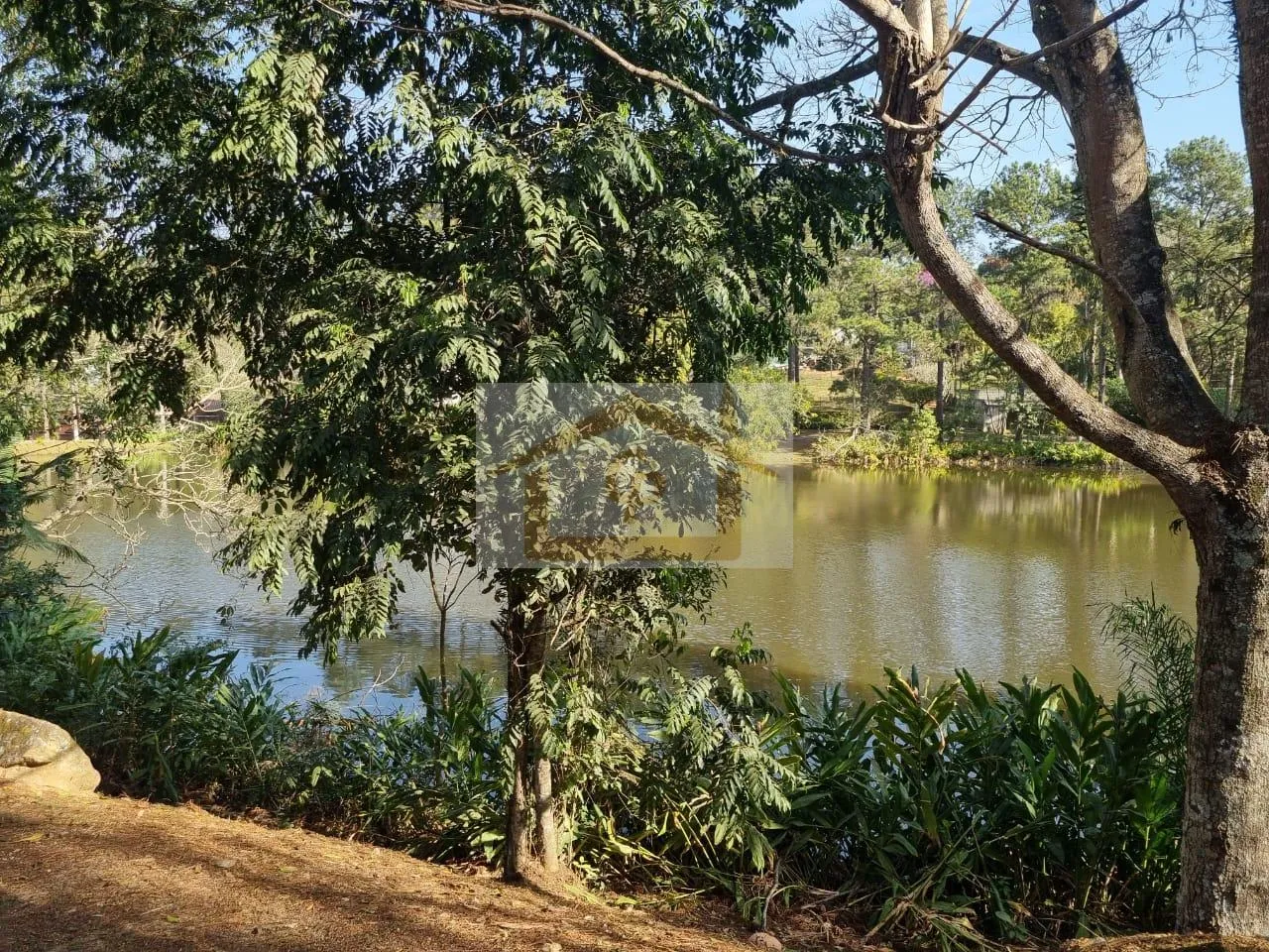 Imagem Linda natureza , frente ao lago!!! 4 suítes, 4 vagas