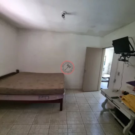 Imagem TRES CASAS EM UM TERRENO DE 700 MT COM ACESSO PARA O RIO. ENTRADA CONJUNTA PARA GARAGEM, PELA RUA
