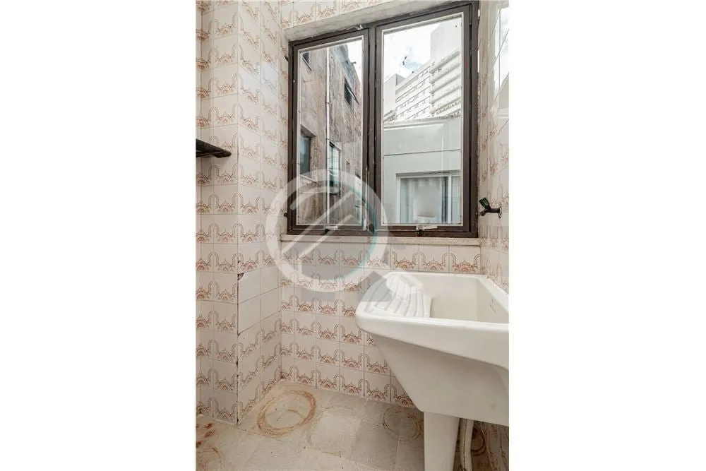 Imagem Oportunidade de Investimento. ] Apartamento localizado no número 129, na Cidade Baixa, Porto Alegre...