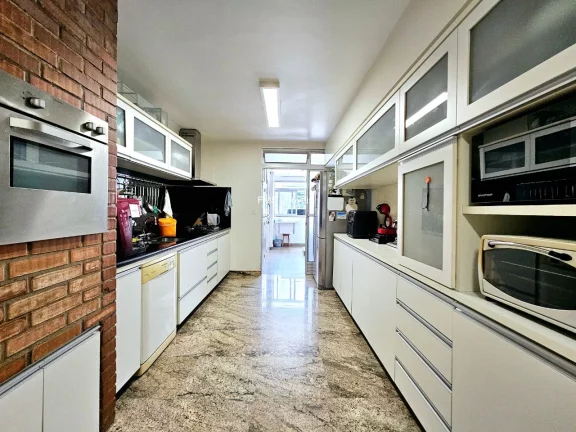 Imagem Apartamento no Bairro Itaim Bibi com 3 Quartos sendo 1 Suíte, 4 Banheiros, 1 Vaga de Garagem.
