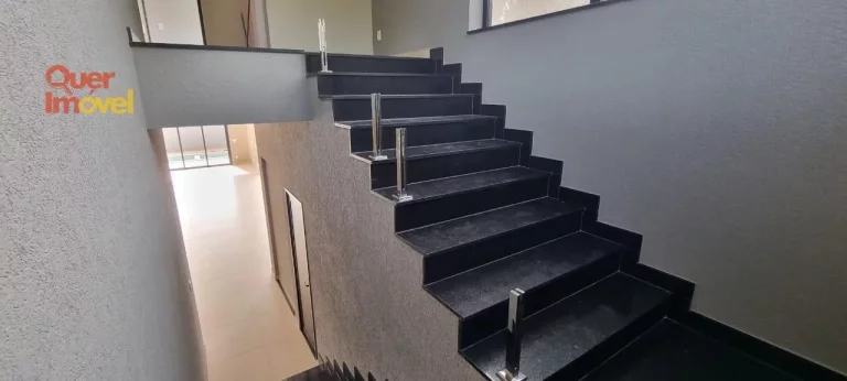 Imagem Oportunidade única: Casa de alto padrão em condomínio à venda em Ribeirão Preto-SP no Residencial E Empresarial Alphaville! 4 quartos, 4 suítes, 2 salas, 7 banheiros, 6 vagas de garagem, 421m². Quer Imóvel Negócios Imobiliários!