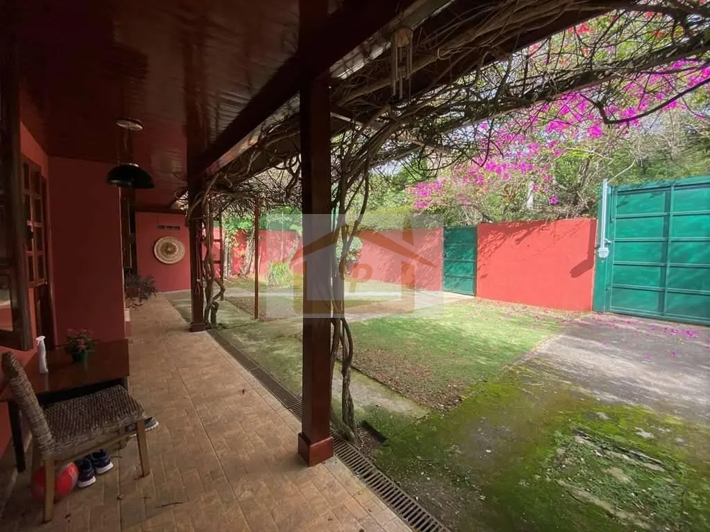 Imagem Chác Vale do Rio Cotia - TÉRREA, 3 suítes, lote plano, piscina e gourmet!