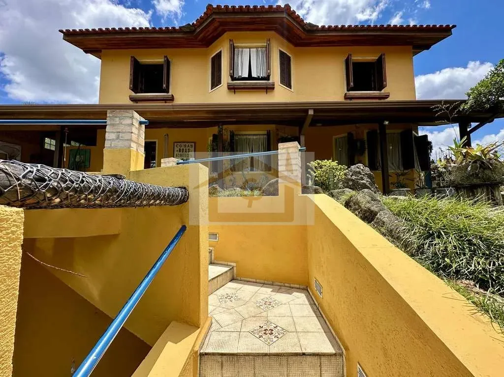 Imagem Rústica, avarandada, Mista alvenaria e madeira de lei, 3 dorms/1ste, gourmet, lareira!