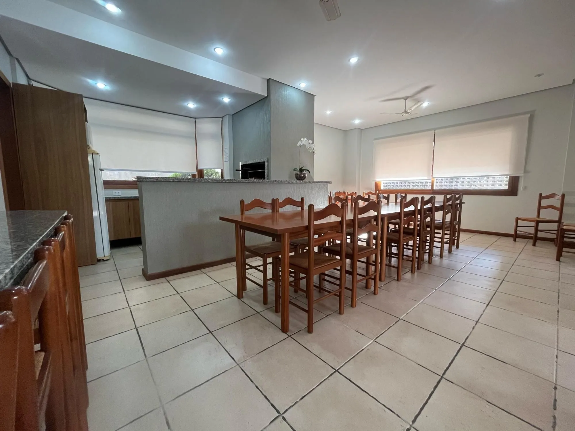 Imagem Apartamento 3 quartos, suíte, sacada, lareira, churrasqueira, 2 vagas de garagem