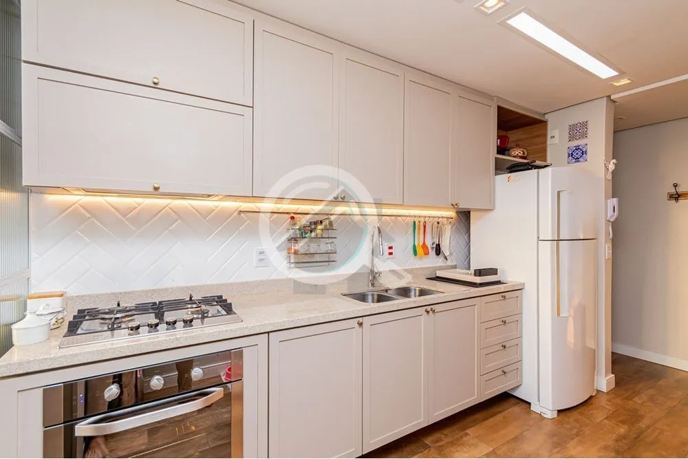 Imagem Apartamento encantador, todo reformado, semi mobiliado, pronto para morar! Conta com 79 m² de área...
