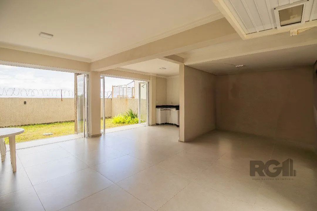 Imagem Sobrado, 185 metros quadrados privativo, com 3 quartos, 1 suíte, Living e cozinha integrados, lareira, churrasqueira, lavabo e 2 vagas de garagem. e 2 vagas de garagem