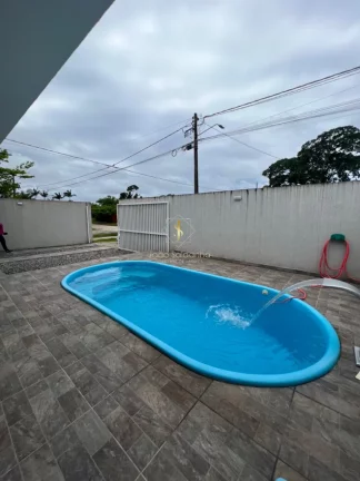 Imagem Casa para locação temporada em Guaratuba com Piscina para 8 pessoas (disponível para ano novo)