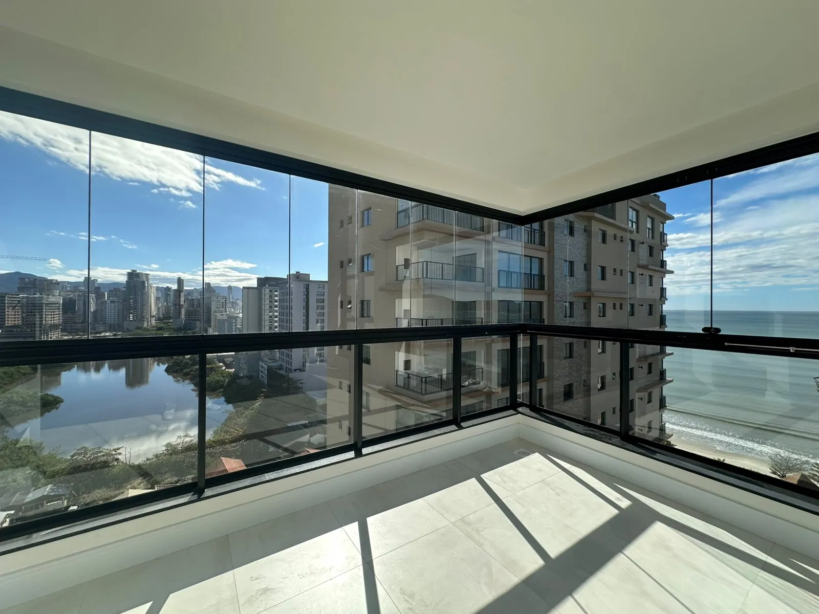 Imagem Apartamento com vista para o mar à venda com 116.27m2 por R$ 2.190.000,00