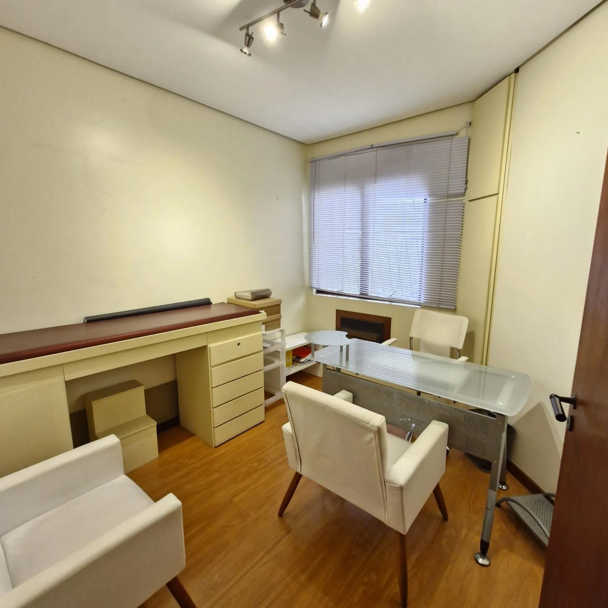 Imagem Excelente sala comercial na Rua Cel. Bordini, Auxiliadora, Porto Alegre.