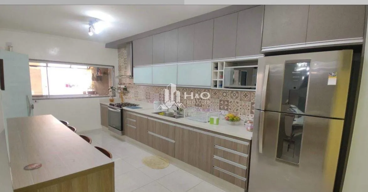 Imagem Oportunidade Sobrado Amplo no Jardim Fernandes - 210m², 3 Dormitórios e 5 Vagas