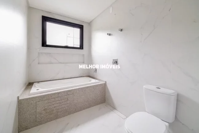 Imagem Casa Alto Padrão à Venda com 04 suítes, localizada em Condomínio fechado em Camboriú