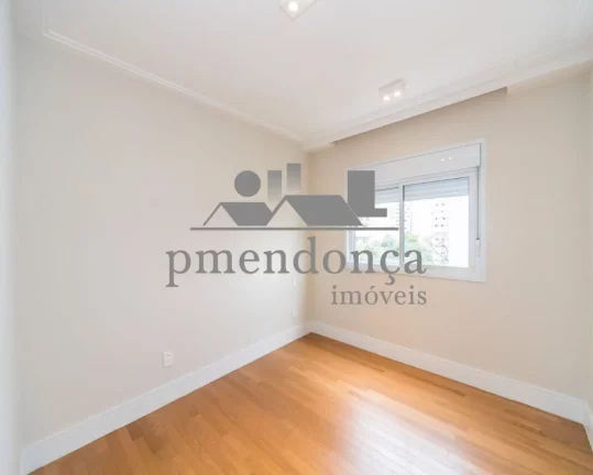 Imagem Apartamento reformado à venda em Higienópolis com 3 suítes e 4 vagas, 169m2.