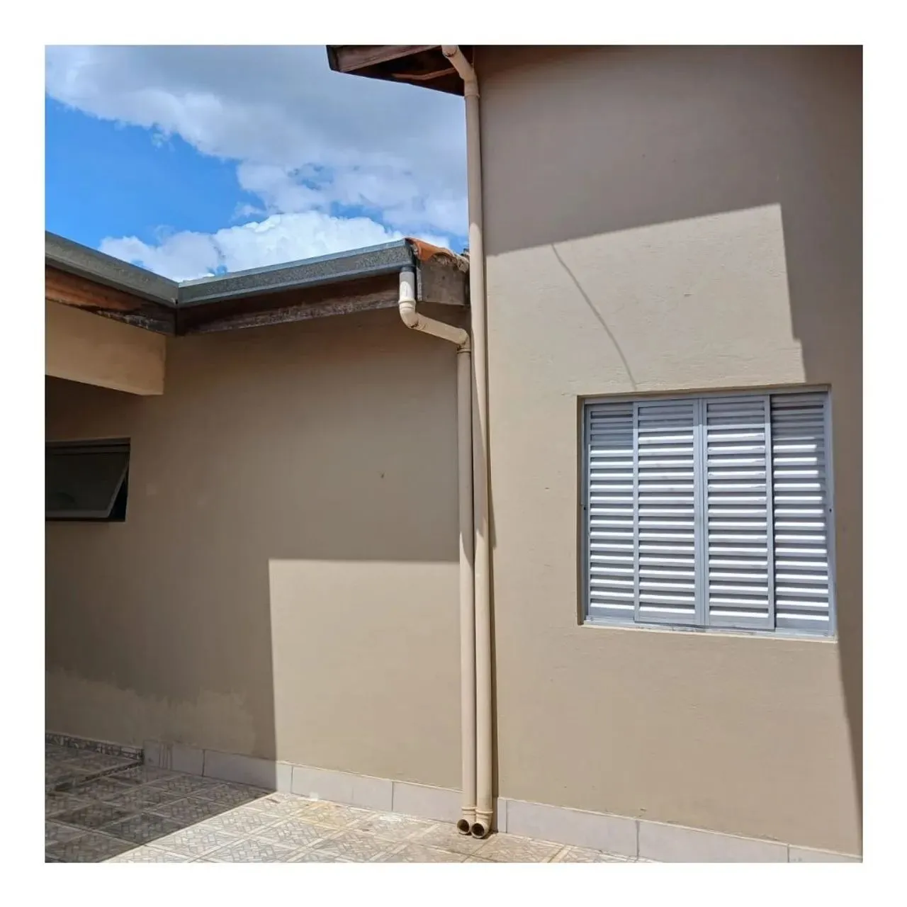 Imagem Casa à venda em Sorocaba-SP: 3 quartos, 2 suítes, 1 sala, 3 banheiros, 2 vagas de garagem - Jardim Piazza Di Roma, 150m². Venha conferir!