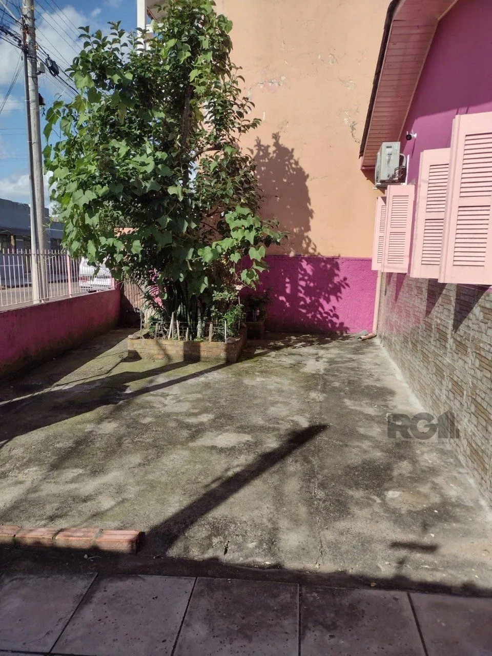 Imagem Duas casas, 3 dormitórios, vaga de garagem, Bairro Monte Carlo
