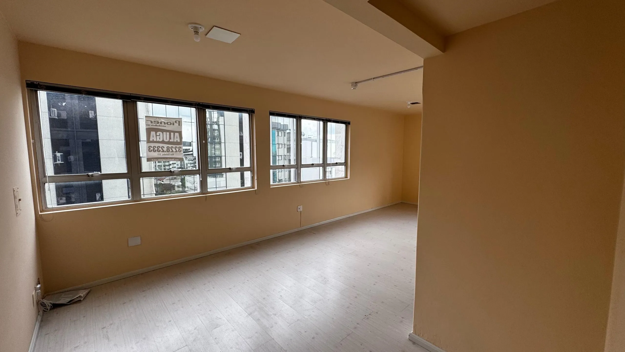 Imagem Sala comercial à venda em Caxias do Sul, Centro, 50m2