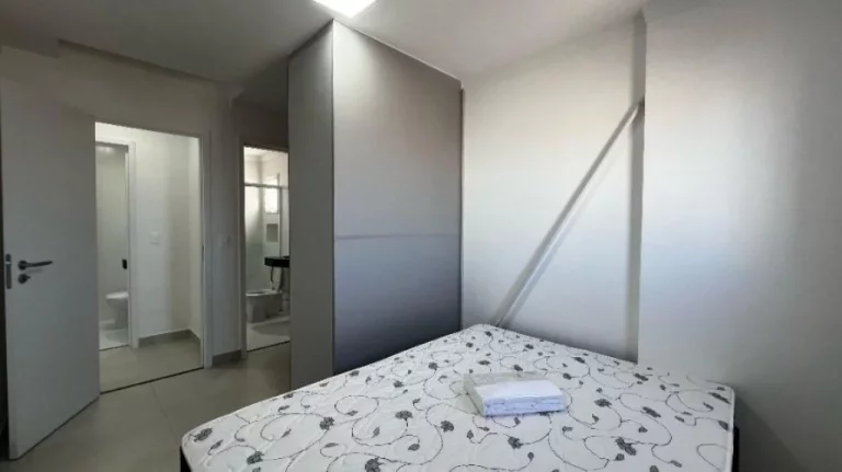 Imagem Apartamento 1 suíte, sala com sacada gourmet, imóvel à venda no Bairro Tupi/Praia Grande, apartamento com vaga de 1 garagem, Lazer completo c/ quadra poliesportiva. Á venda Imobiliaria Consulte Imoveis.
