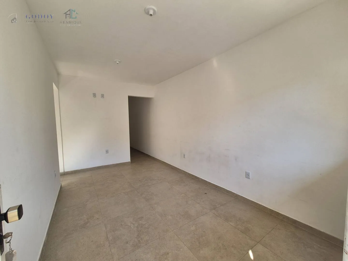 Imagem Casa em Condomínio Fechado com Suíte, Quintal e Garagem Coberta