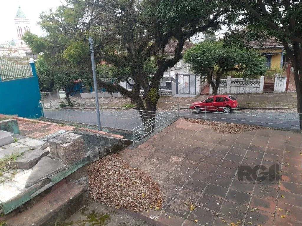 Imagem Vendo terreno no Bairro Partenon em Porto Alegre.