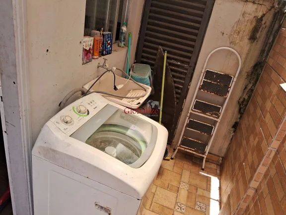 Imagem Apartamento térreo de fundos de 1 dormitório para reforma em Santos no Embaré à venda por R$ 325.000,00