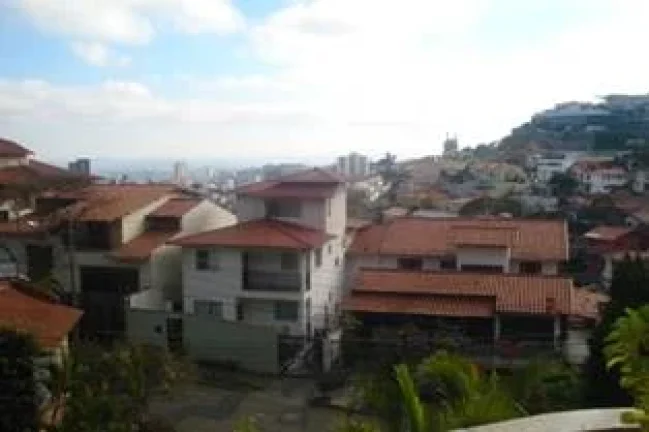 Imagem CASA 04 QUARTOS E 04 SUÍTES BAIRRO MANGABEIRAS