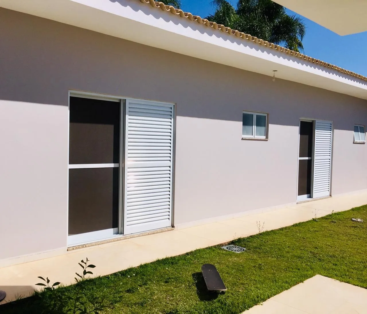 Imagem Casa Térrea no Condomínio Portal do Sabia - 350m² de Construção, 3 Suítes (1 Master), Piscina e Espaço Gourmet