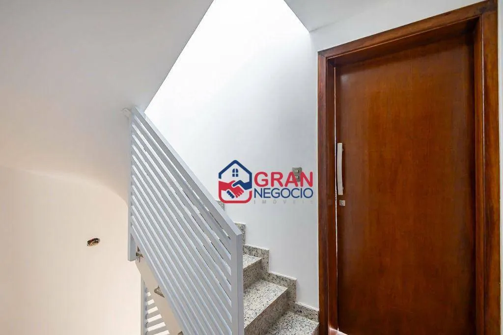 Imagem Sobrado com 3 suítes em Santa Felicidade